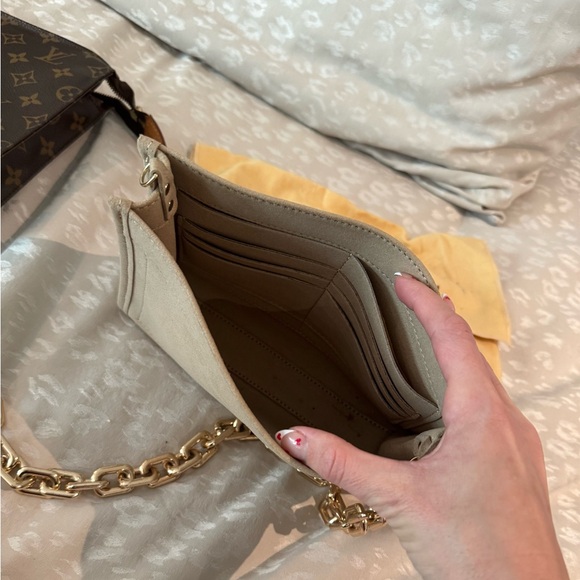 100% Authentic Louis Vuitton Toiletry Pouch 26! - Picture 4 of 9